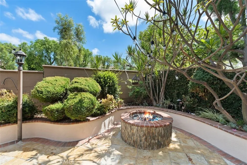 41 Carpenteria Irvine, CA 92602