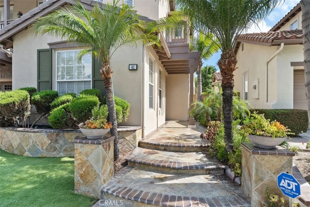 41 Carpenteria Irvine, CA 92602