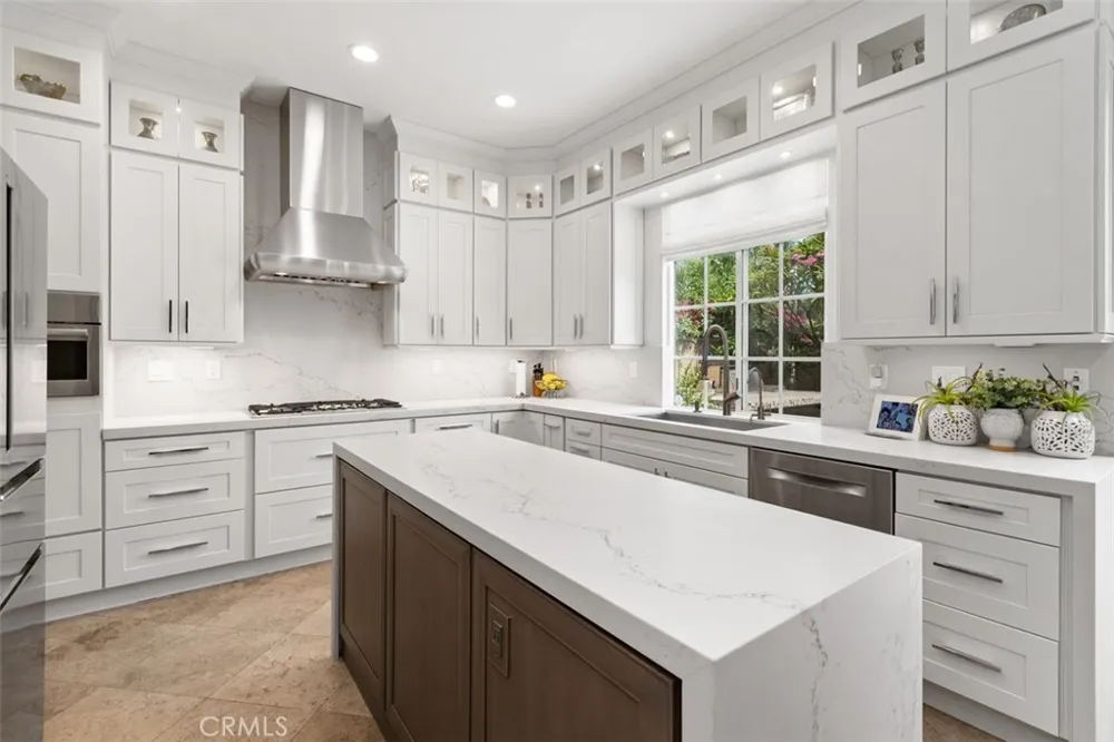 41 Carpenteria Irvine, CA 92602