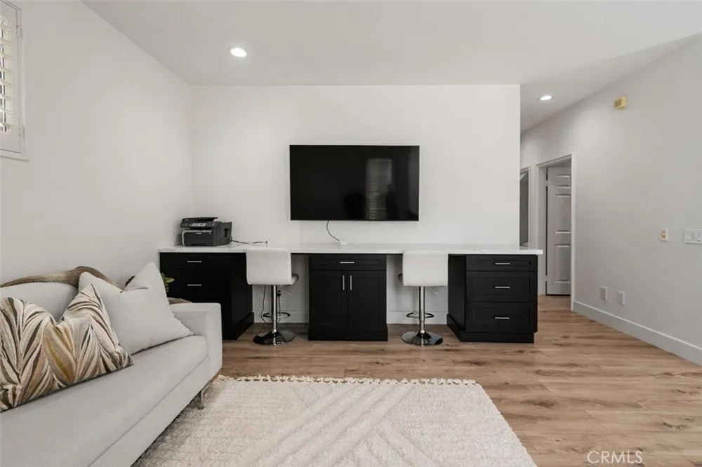 41 Carpenteria Irvine, CA 92602