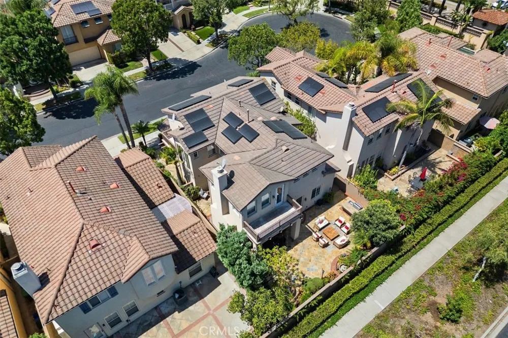 41 Carpenteria Irvine, CA 92602