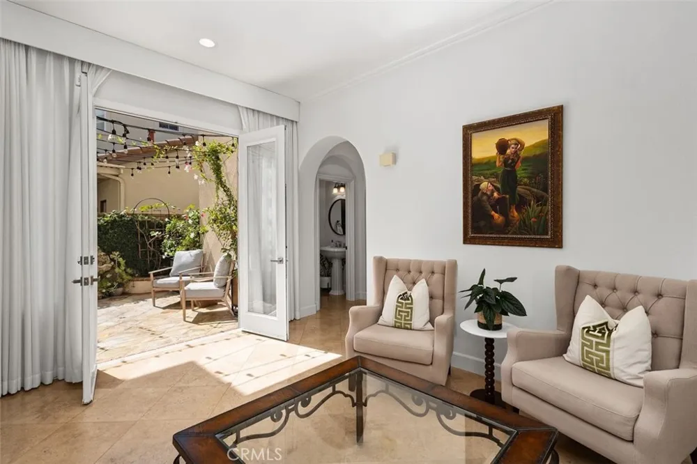 41 Carpenteria Irvine, CA 92602