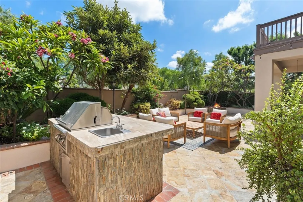 41 Carpenteria Irvine, CA 92602