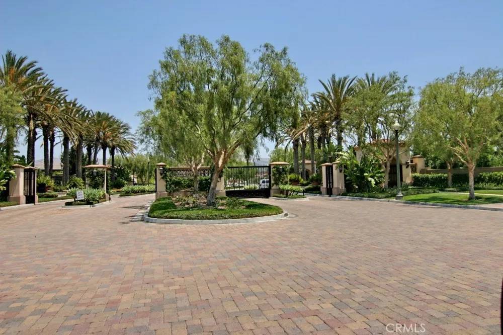 41 Carpenteria Irvine, CA 92602