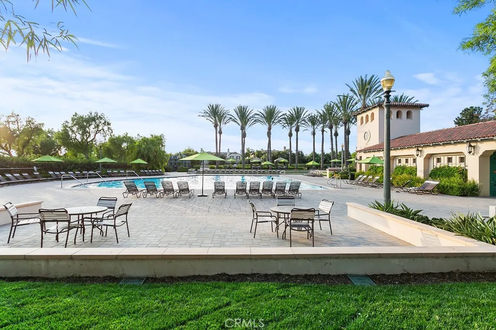 41 Carpenteria Irvine, CA 92602