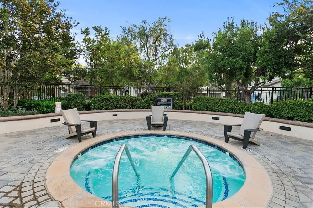 41 Carpenteria Irvine, CA 92602