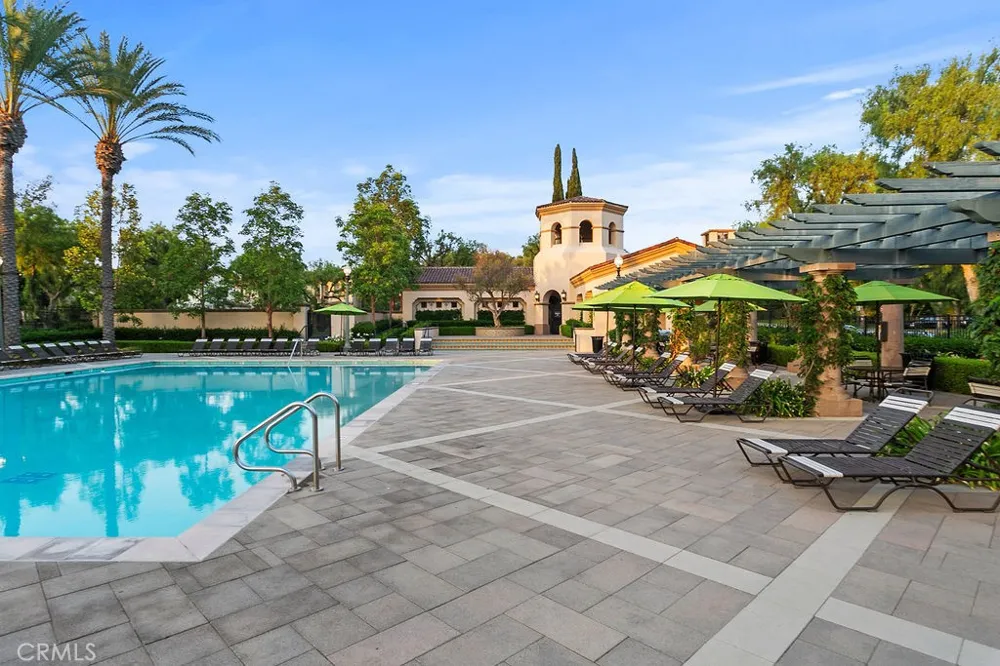 41 Carpenteria Irvine, CA 92602