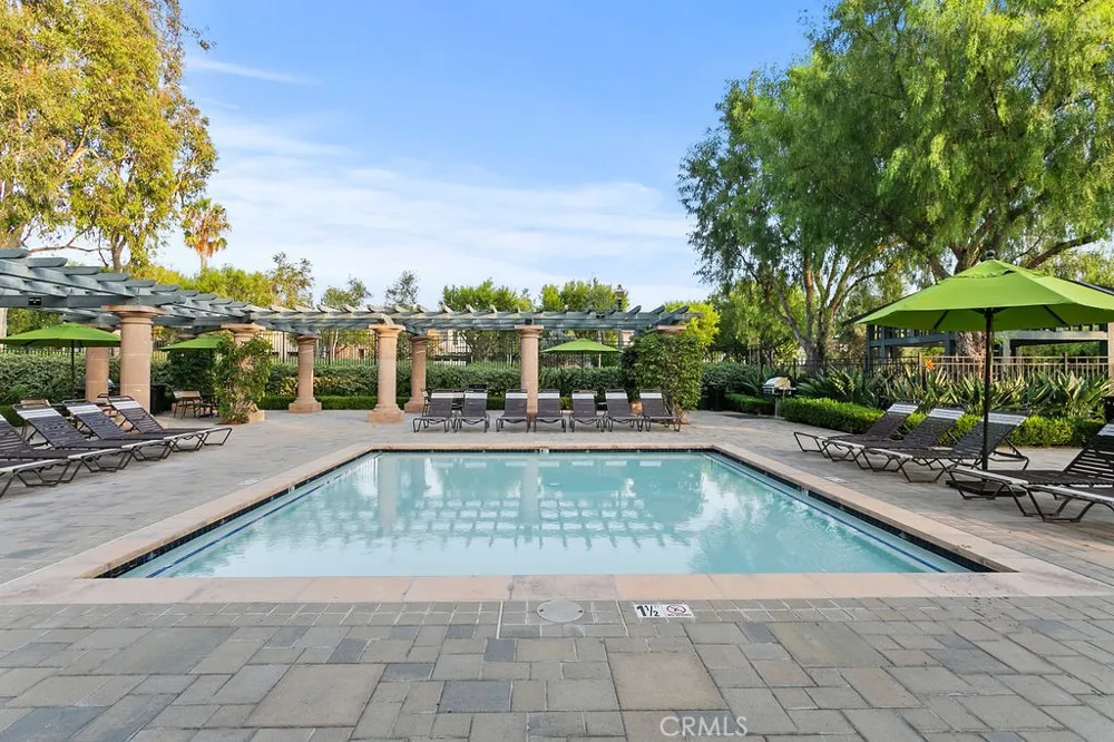 41 Carpenteria Irvine, CA 92602