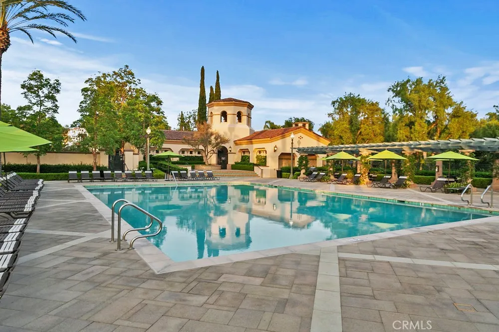 41 Carpenteria Irvine, CA 92602