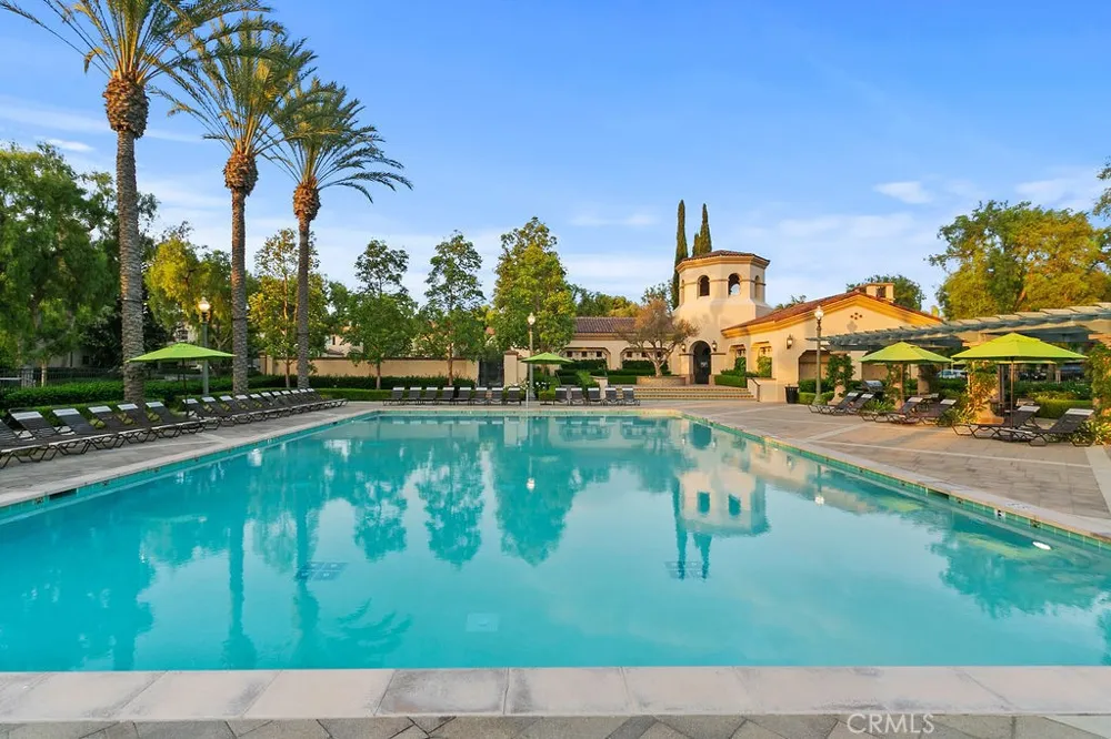 41 Carpenteria Irvine, CA 92602