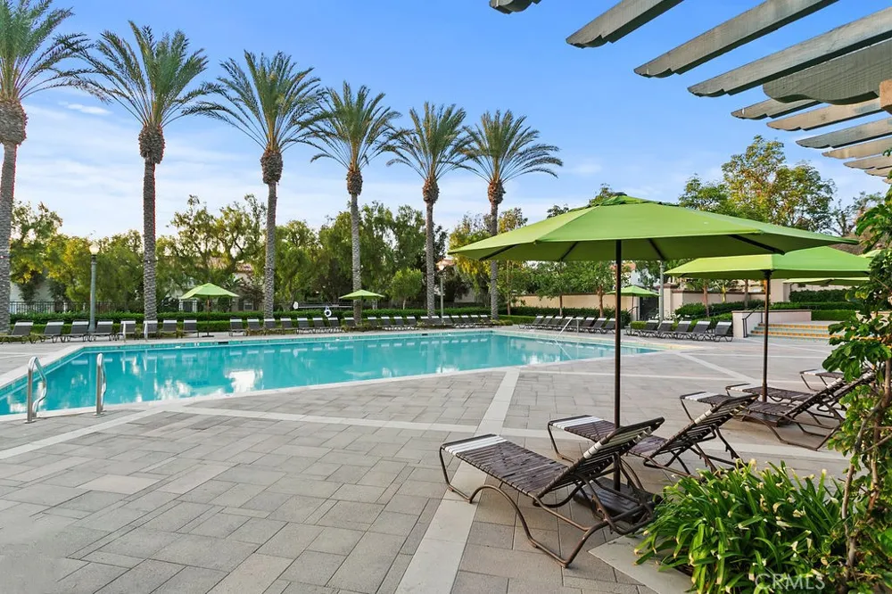 41 Carpenteria Irvine, CA 92602