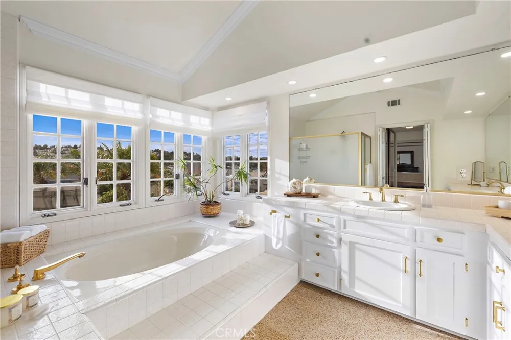 22671 Puntal Lana Mission Viejo, CA 92692