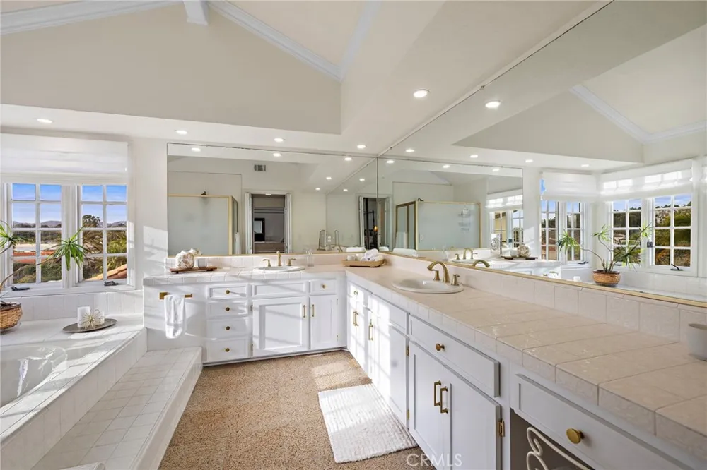 22671 Puntal Lana Mission Viejo, CA 92692