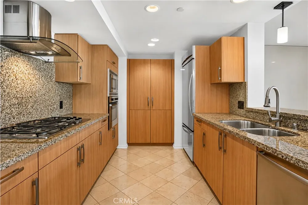 13650 Marina Pointe Drive #609 Marina del Rey, CA 90292