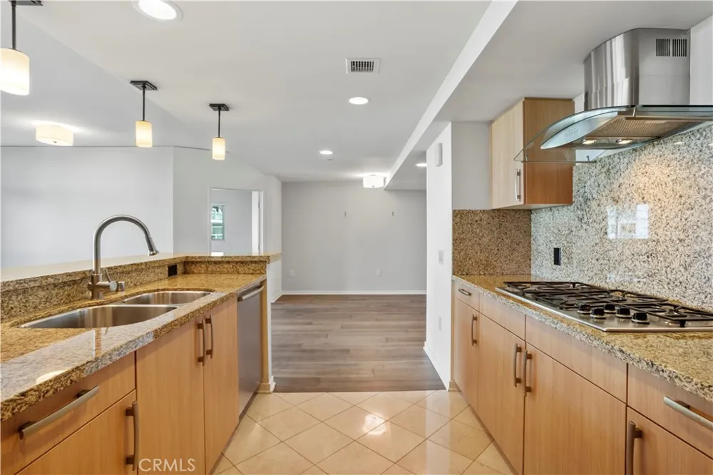 13650 Marina Pointe Drive #609 Marina del Rey, CA 90292