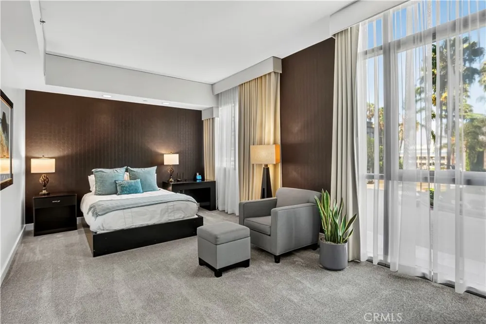 13650 Marina Pointe Drive #609 Marina del Rey, CA 90292