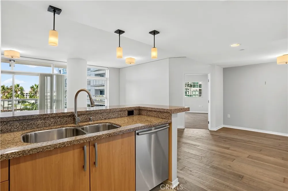 13650 Marina Pointe Drive #609 Marina del Rey, CA 90292