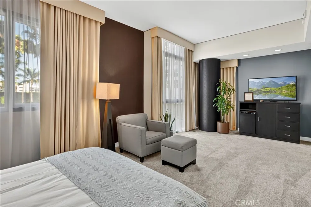 13650 Marina Pointe Drive #609 Marina del Rey, CA 90292