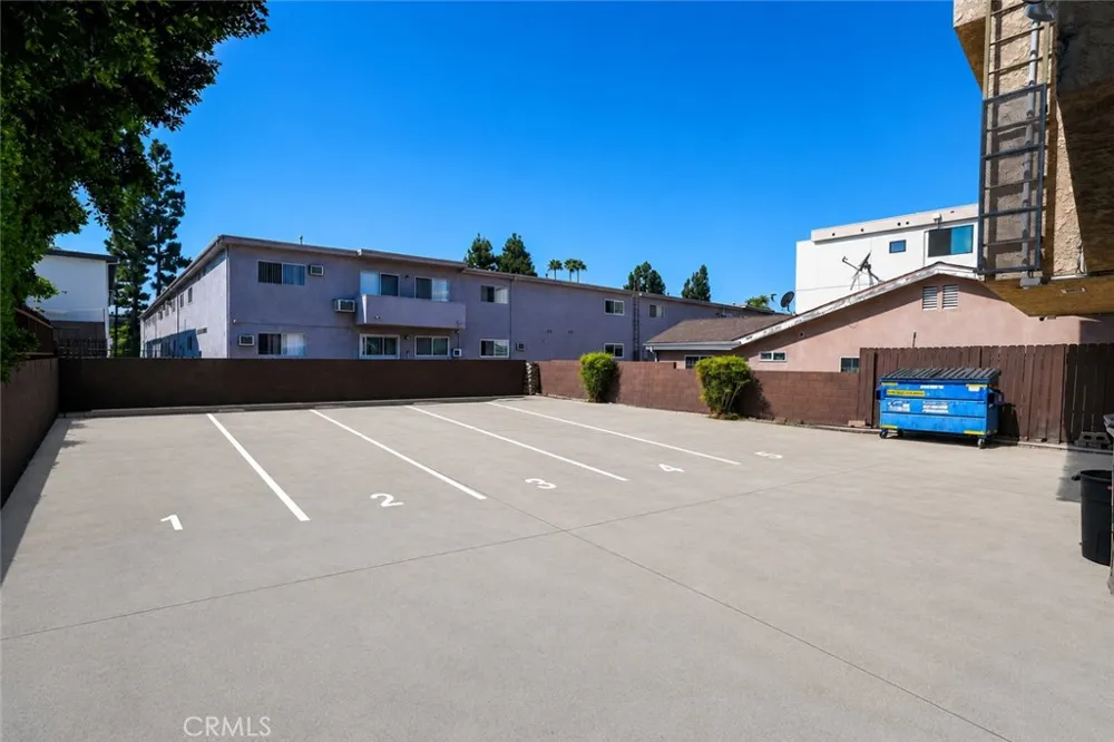 11808 Hamlin Street #3 North Hollywood, CA 91606