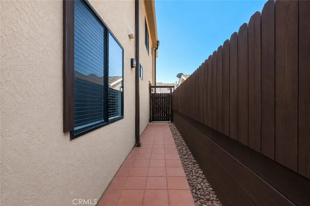 11808 Hamlin Street #3 North Hollywood, CA 91606