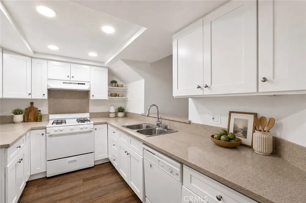 11808 Hamlin Street #3 North Hollywood, CA 91606