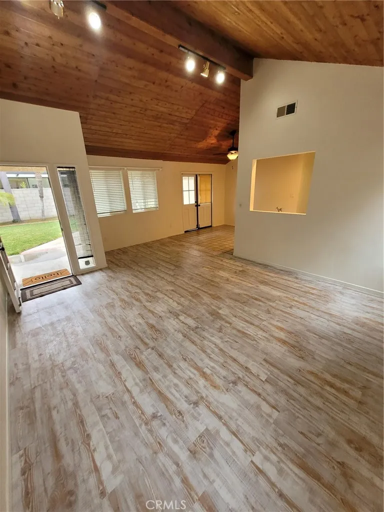2212 Laurel Newport Beach, CA 92663