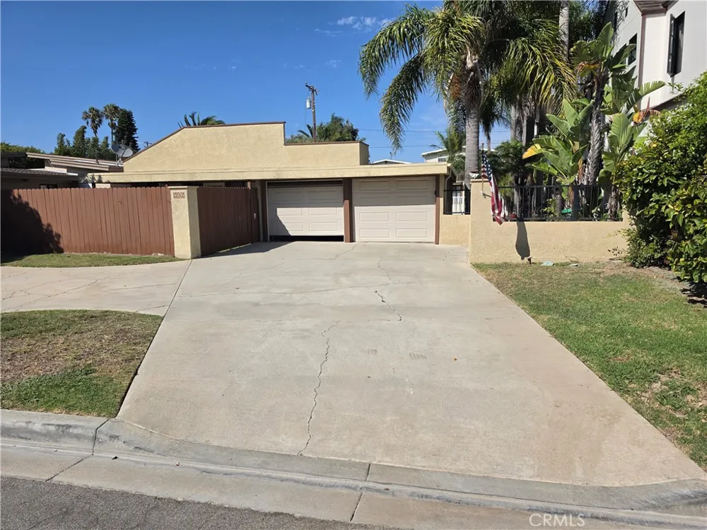 2212 Laurel Newport Beach, CA 92663