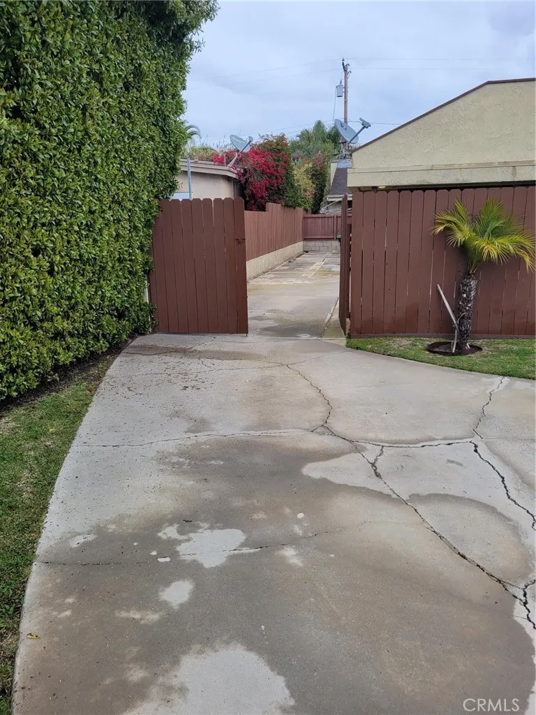 2212 Laurel Newport Beach, CA 92663