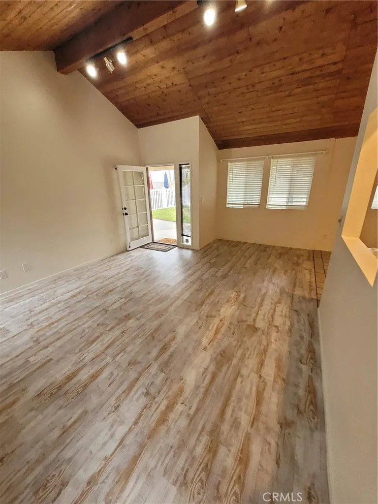 2212 Laurel Newport Beach, CA 92663