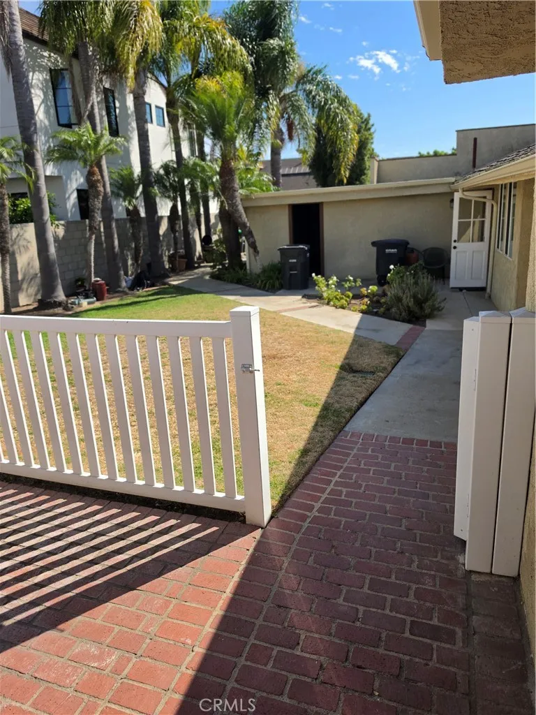 2212 Laurel Newport Beach, CA 92663