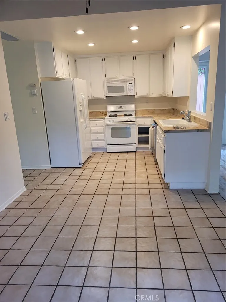 2212 Laurel Newport Beach, CA 92663