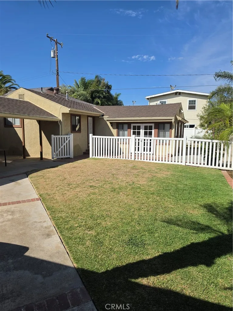 2212 Laurel Newport Beach, CA 92663