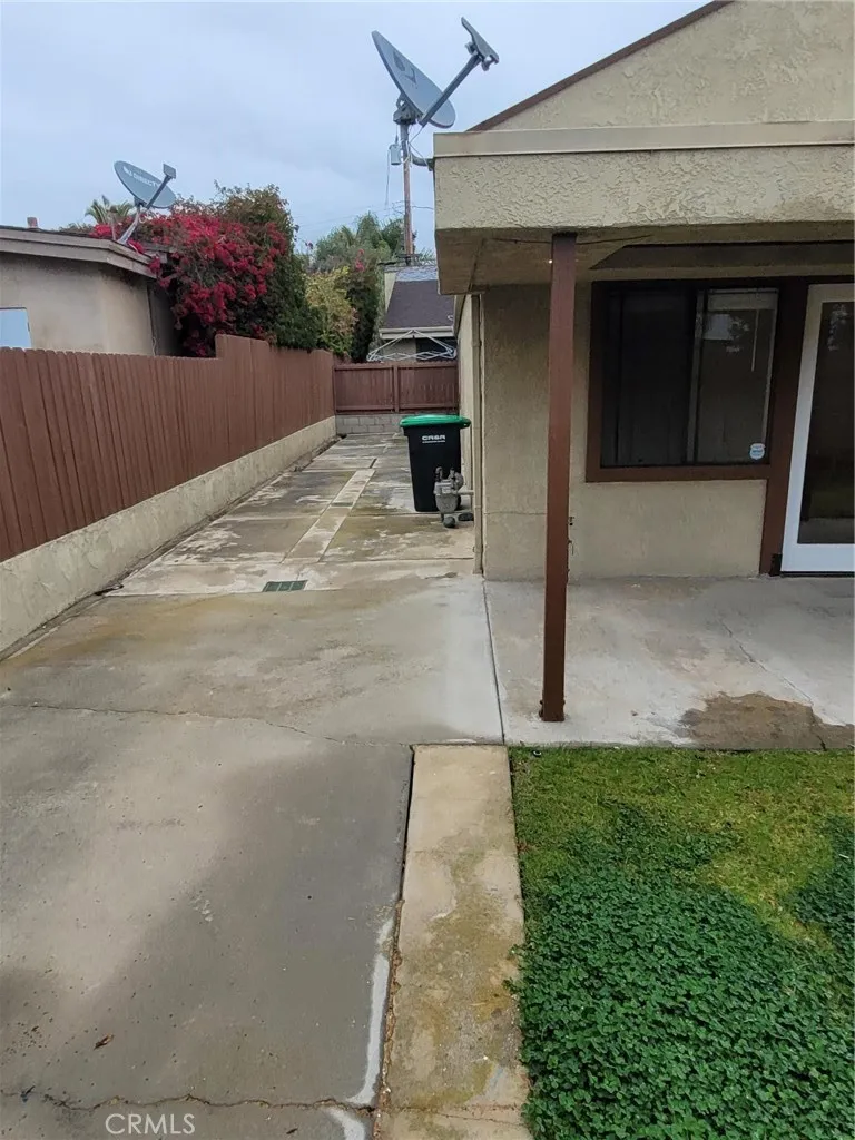 2212 Laurel Newport Beach, CA 92663