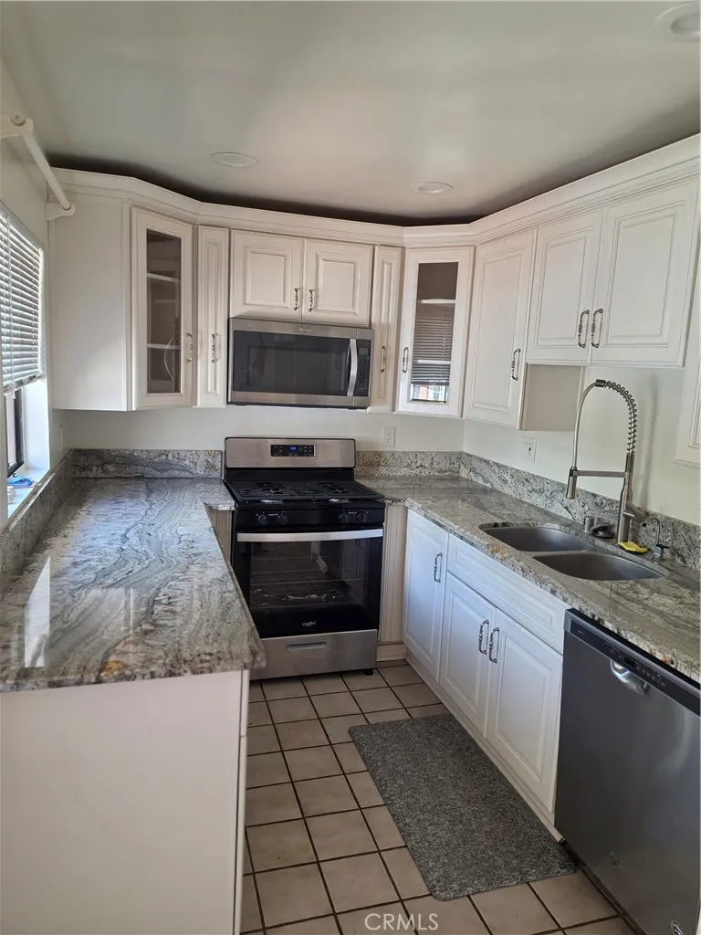 2212 Laurel Newport Beach, CA 92663