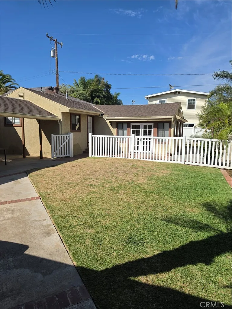 2212 Laurel Newport Beach, CA 92663
