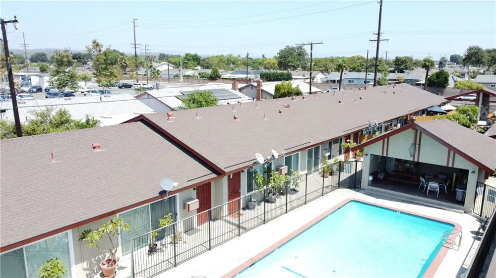 6851 Dale Buena Park, CA 90621