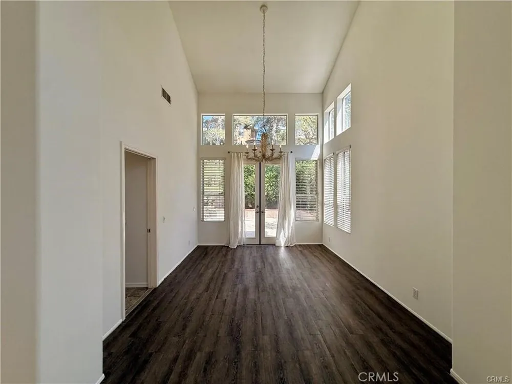 27461 Glenwood Drive Mission Viejo, CA 92692