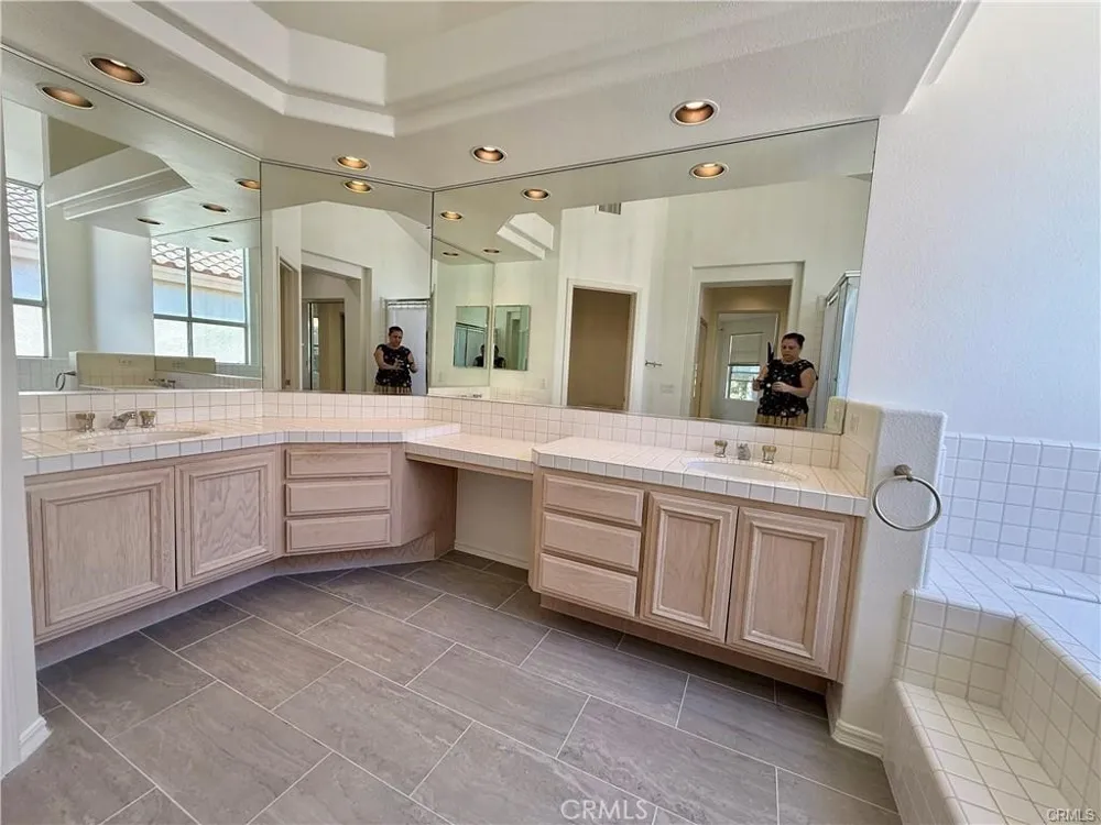 27461 Glenwood Drive Mission Viejo, CA 92692