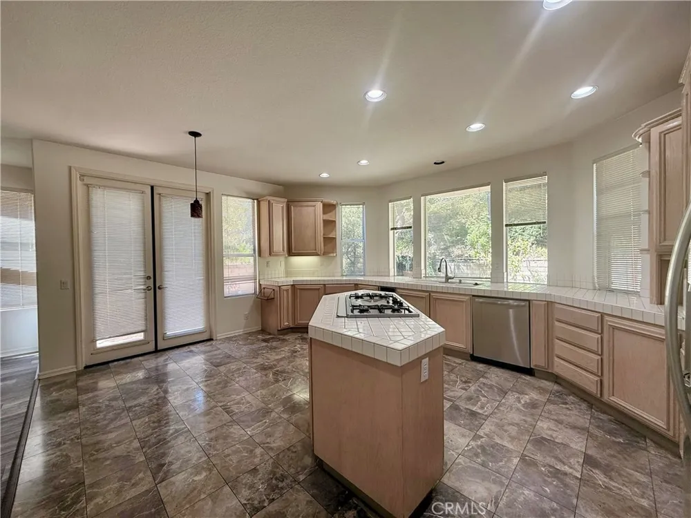 27461 Glenwood Drive Mission Viejo, CA 92692