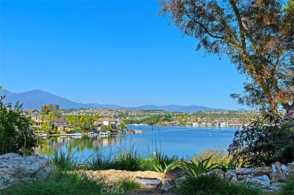 27461 Glenwood Drive Mission Viejo, CA 92692