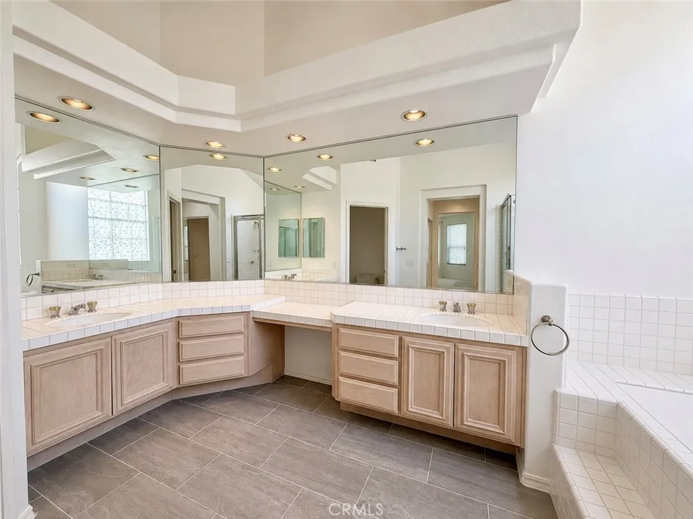 27461 Glenwood Drive Mission Viejo, CA 92692