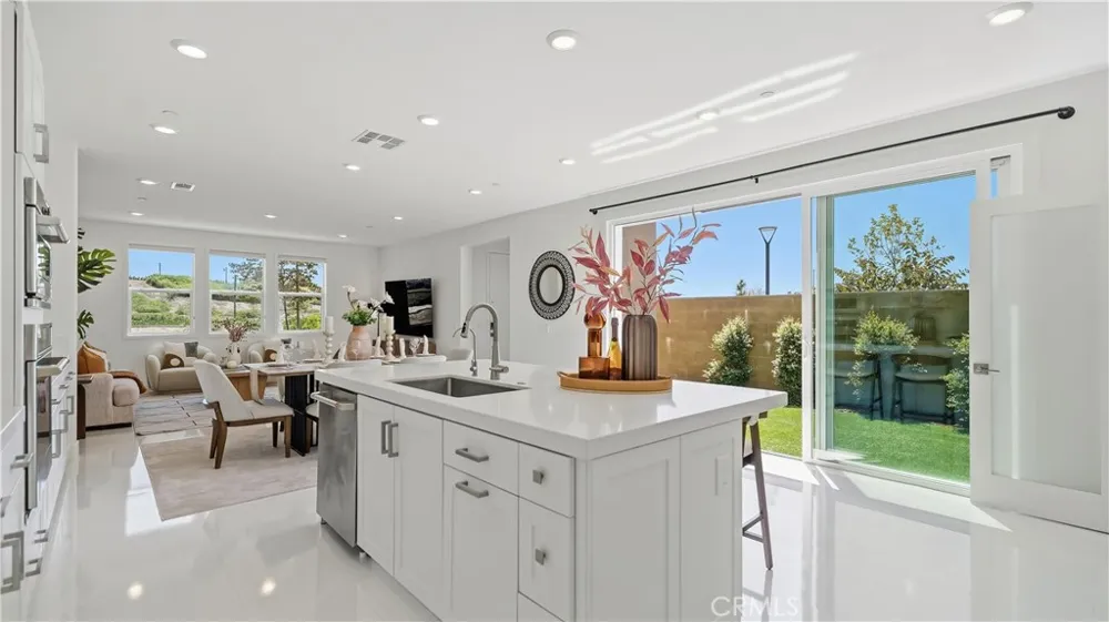291 Lynx Irvine, CA 92618