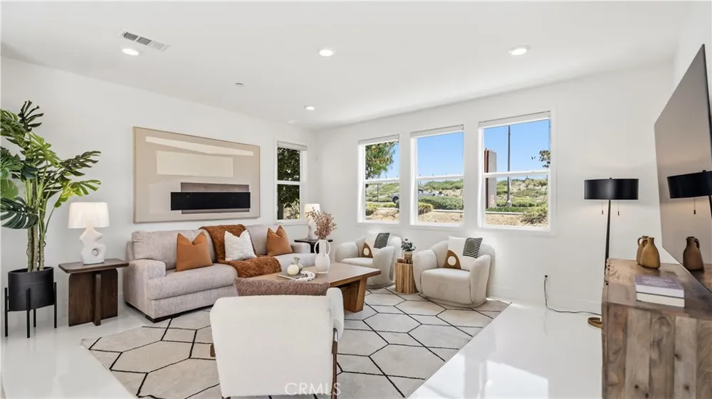 291 Lynx Irvine, CA 92618