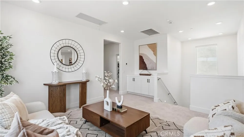 291 Lynx Irvine, CA 92618