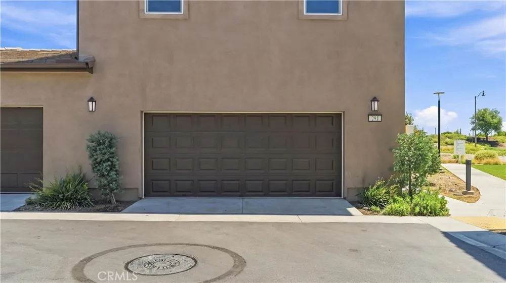 291 Lynx Irvine, CA 92618