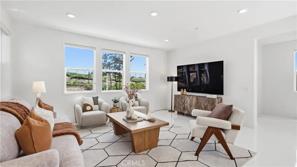 291 Lynx Irvine, CA 92618