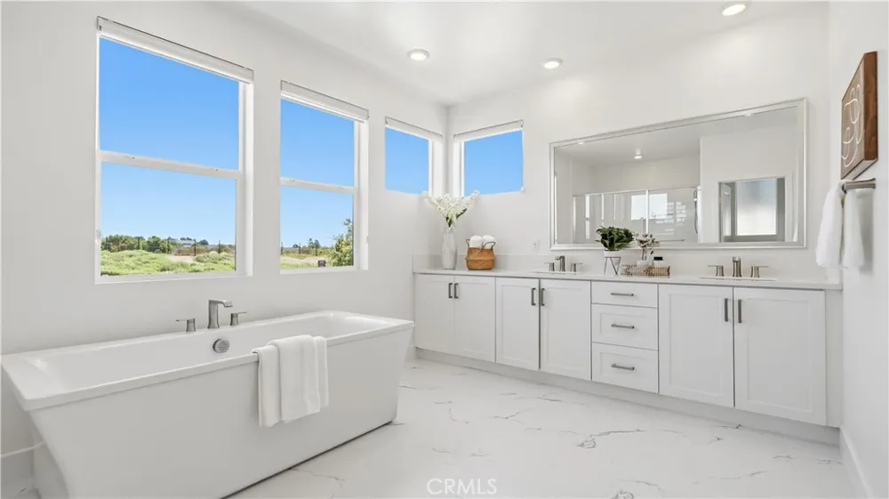 291 Lynx Irvine, CA 92618