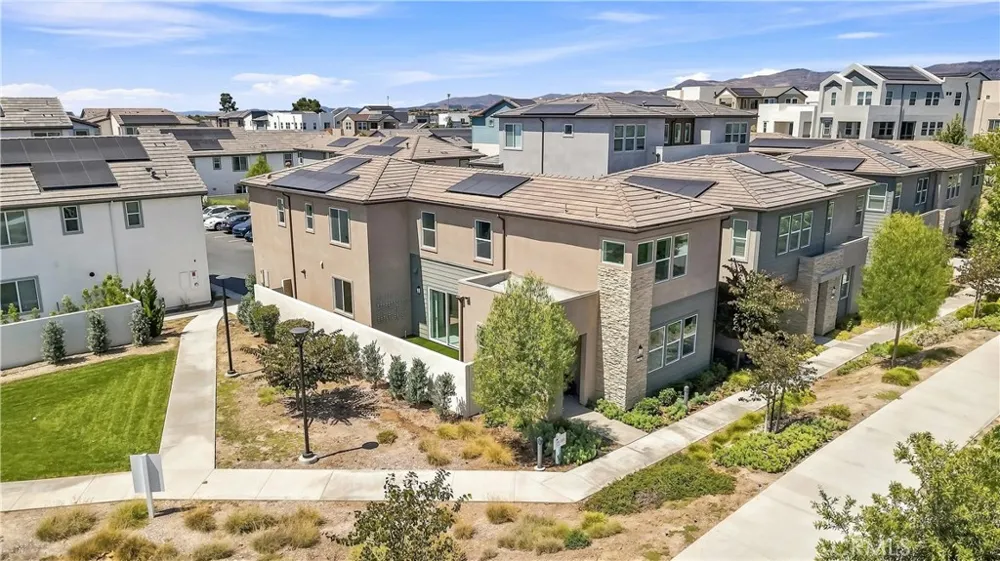 291 Lynx Irvine, CA 92618