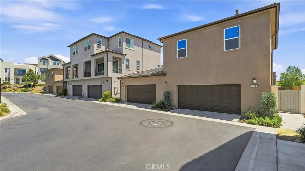 291 Lynx Irvine, CA 92618