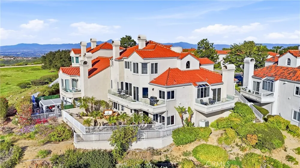 6 Cavalier Laguna Niguel, CA 92677